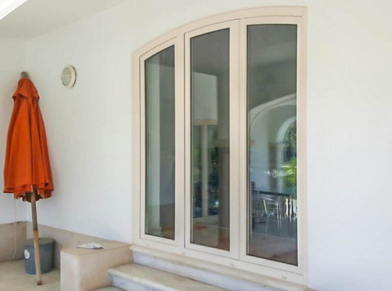 Obra de caixilharia em PVC da Windoor no sotavento algarvio