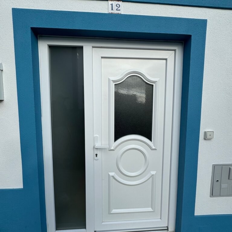 Obra de caixilharia em PVC da Windoor no sotavento algarvio