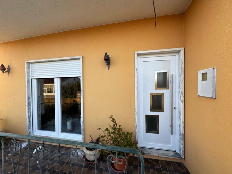Obra de caixilharia em PVC da Windoor no sotavento algarvio