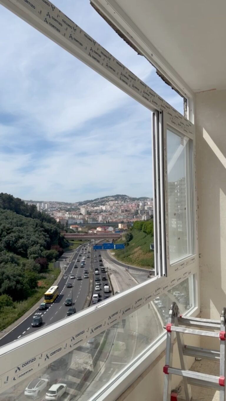 Obra de caixilharia em PVC da Windoor no sotavento algarvio