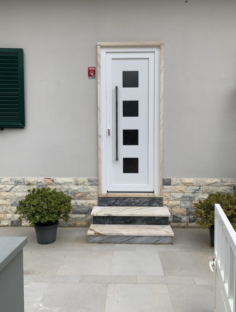 Obra de caixilharia em PVC da Windoor no sotavento algarvio