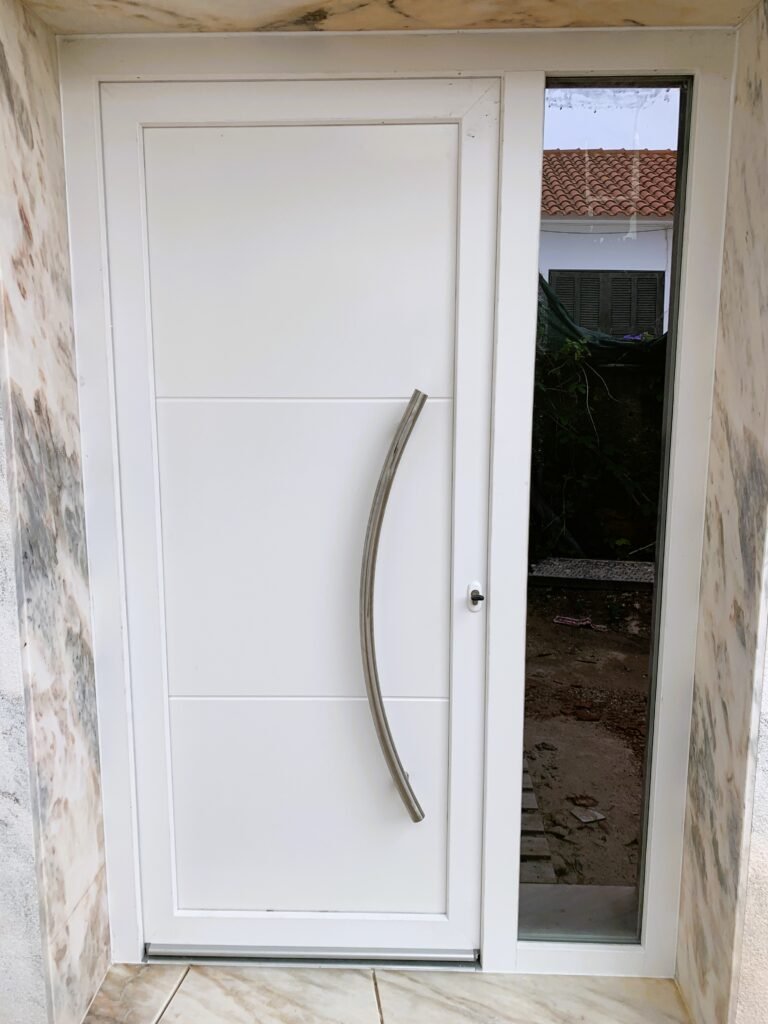 Obra de caixilharia em PVC da Windoor no sotavento algarvio