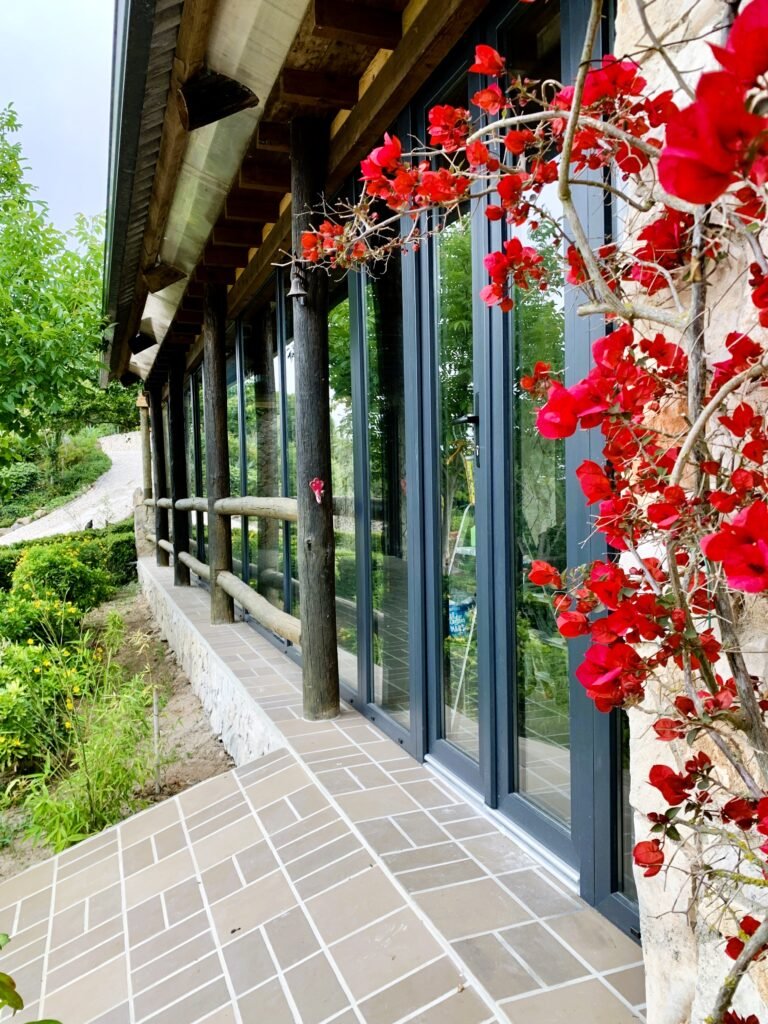 Obra de caixilharia em PVC da Windoor no sotavento algarvio