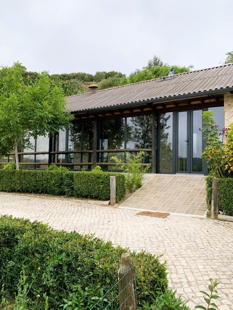 Obra de caixilharia em PVC da Windoor no sotavento algarvio